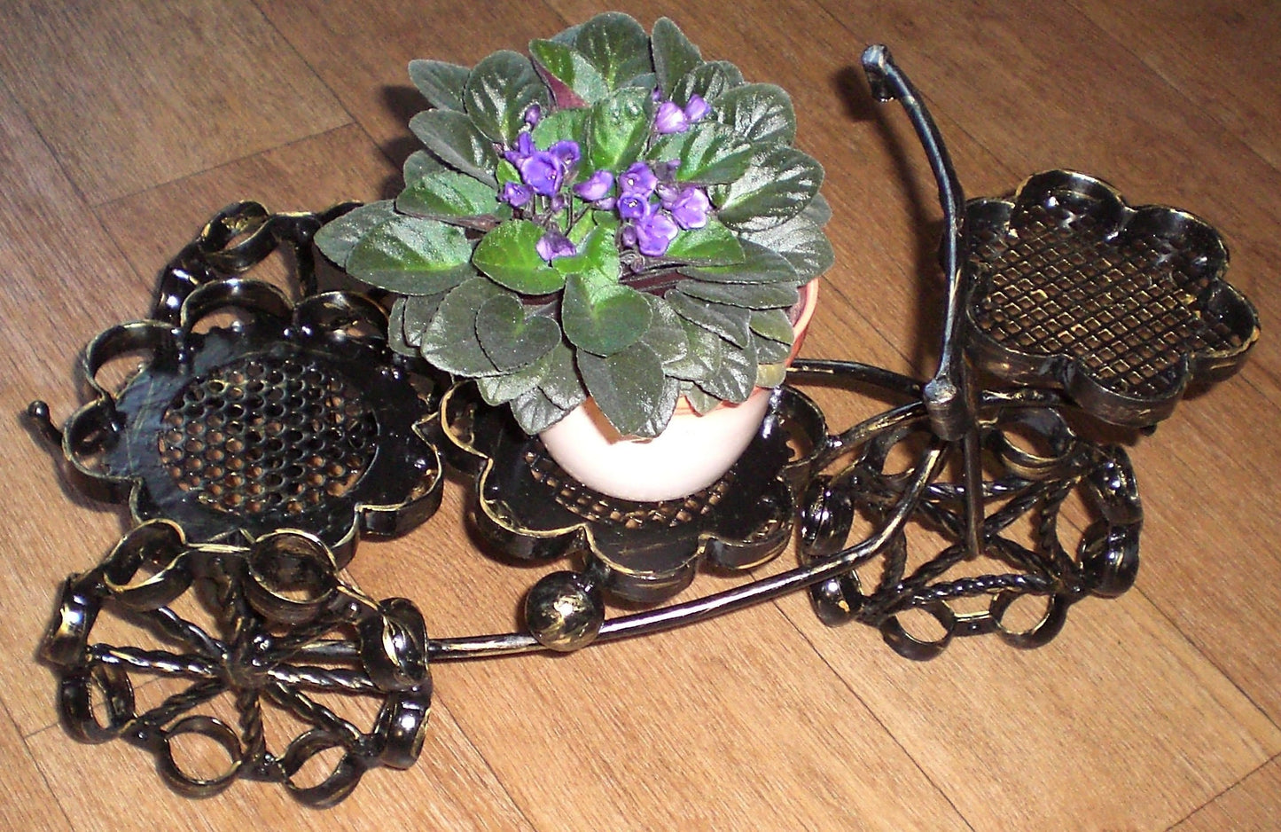 Plant stand metal, plant stands indoor, outdoor plant stand, outdoor wall planter, plants in pots, planters & pots, indoor wall planters
