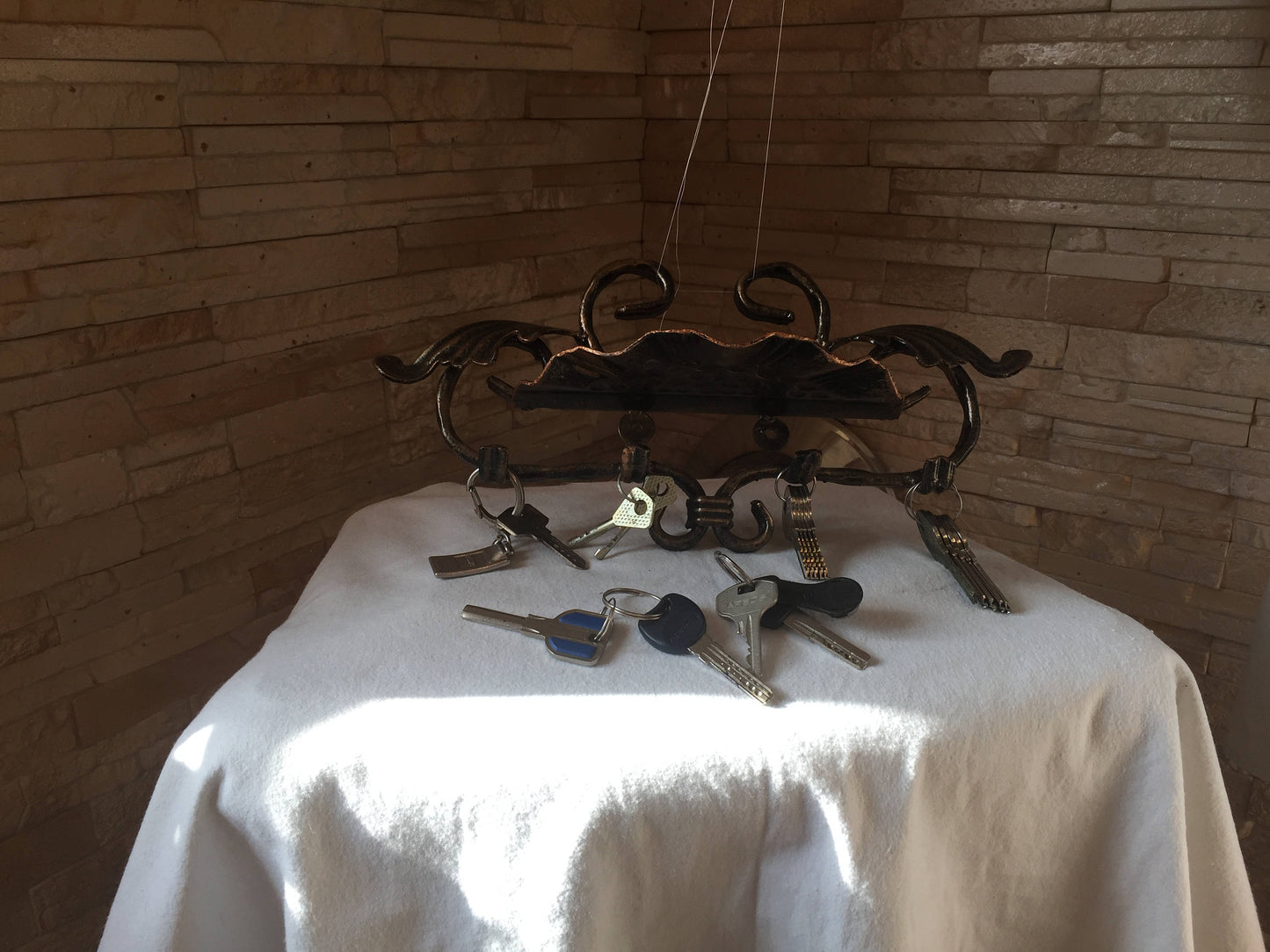 Key holder for wall, metal key hanger, wall key holder, key hook rack, key holder with shelf, key organizer, key case, key stand, forged key