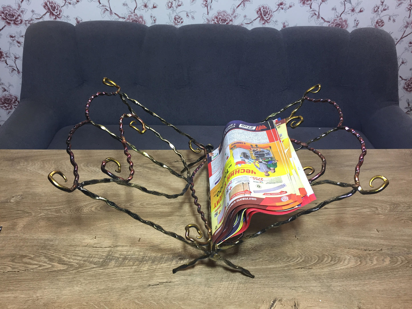 Newspaper holder, magazine rack, newspaper stand, newspaper storage, folding rack, record holder, towel holder, newspaper display stand