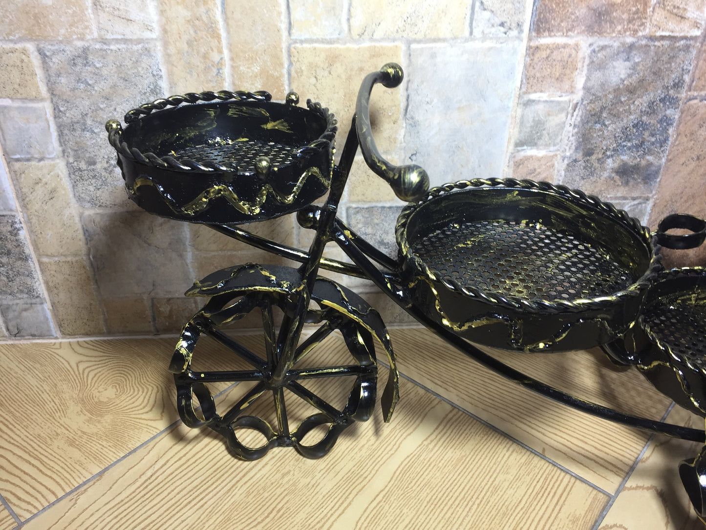 Plant stand metal, plant stands indoor, outdoor plant stand, outdoor wall planter, plants in pots, planters & pots, indoor wall planters