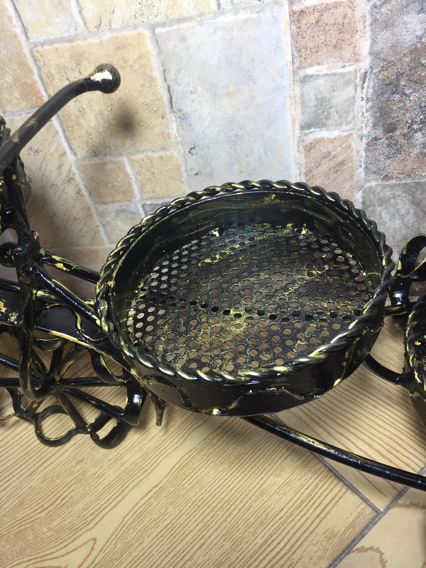 Plant stand metal, plant stands indoor, outdoor plant stand, outdoor wall planter, plants in pots, planters & pots, indoor wall planters
