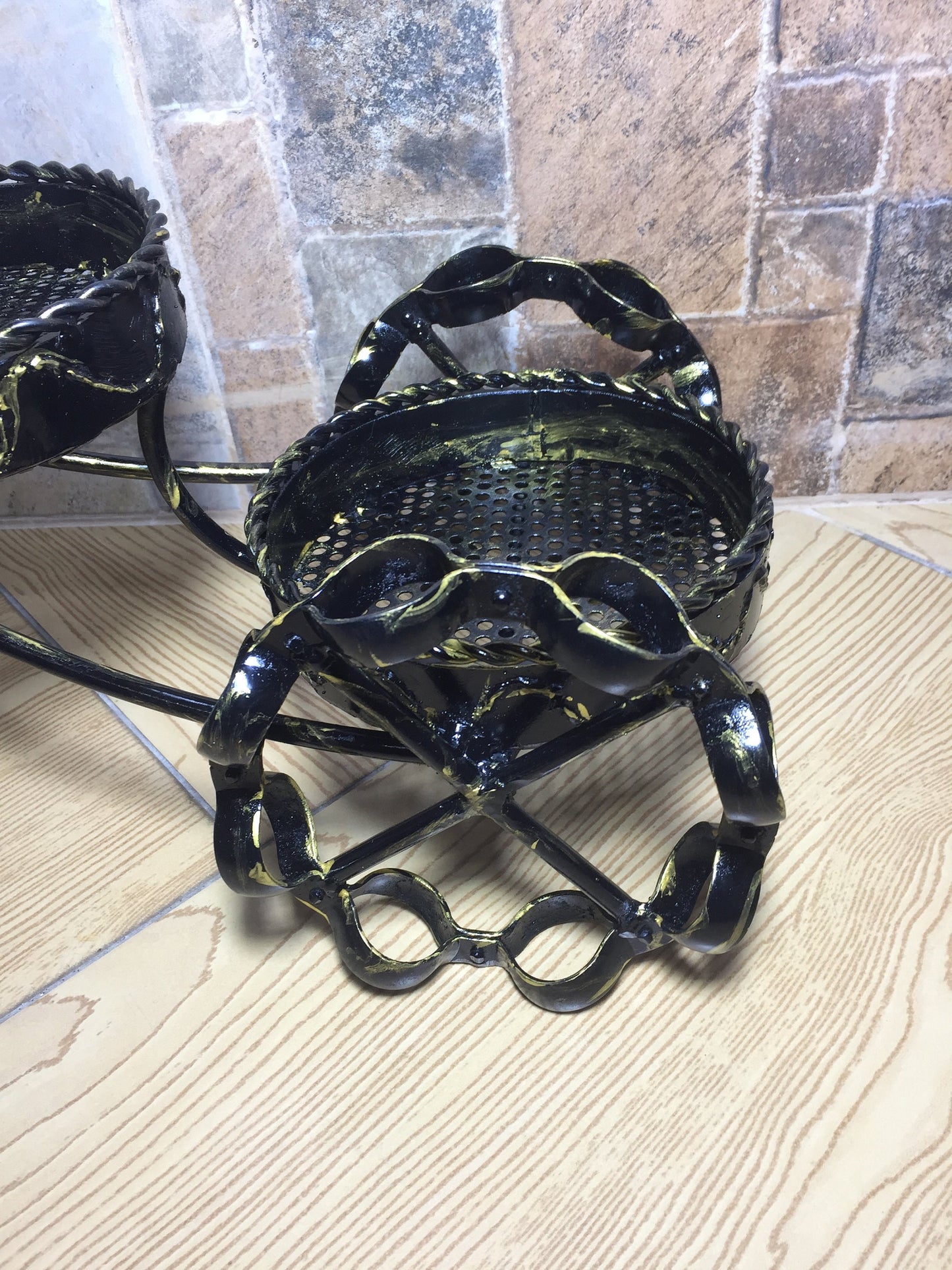 Plant stand metal, plant stands indoor, outdoor plant stand, outdoor wall planter, plants in pots, planters & pots, indoor wall planters