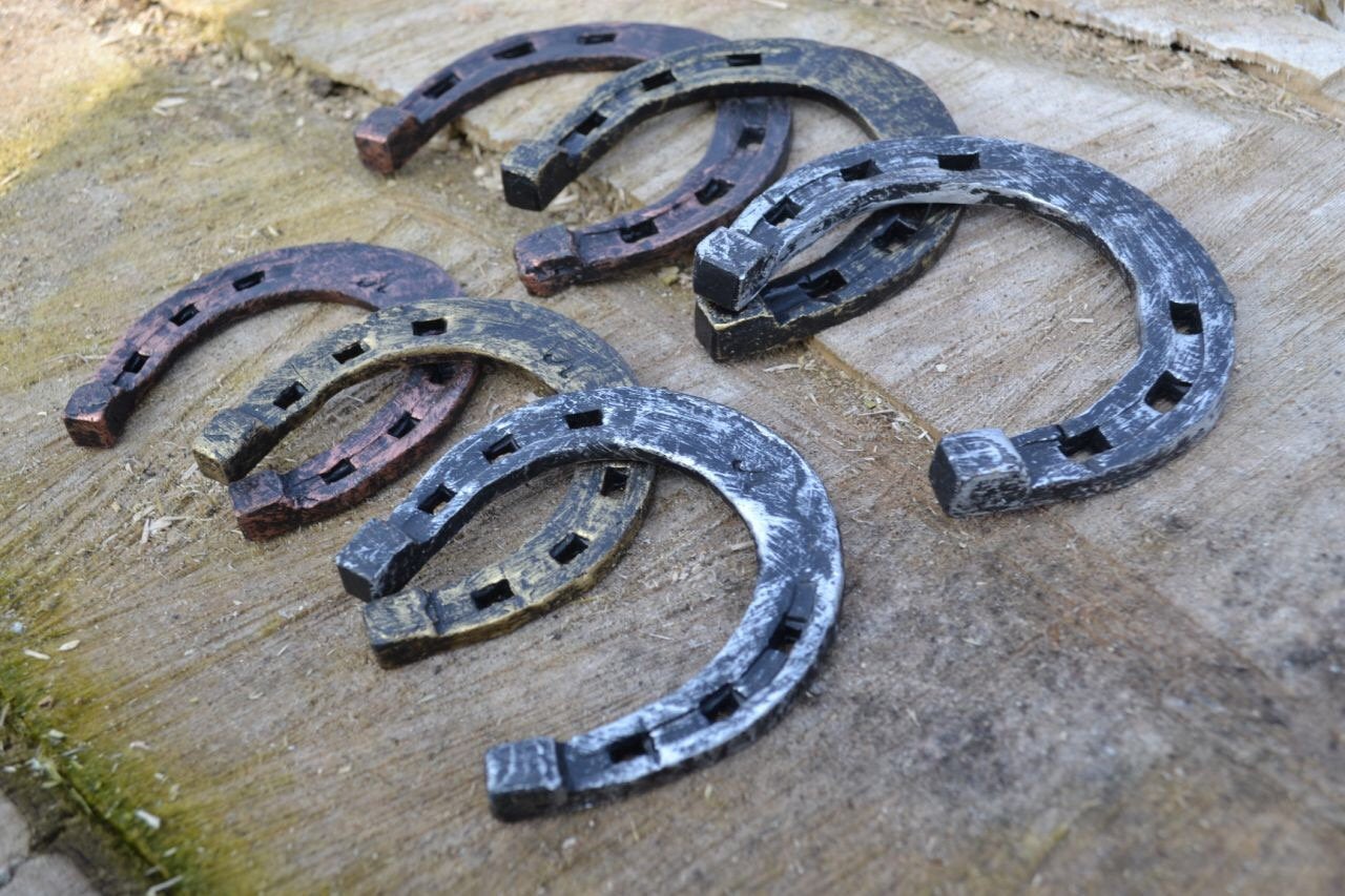 A set of 3 horseshoes, hand forged horseshoe, horse shoe, lucky talisman, iron gift, metal art, goodluck symbol, lucky horseshoe, wall decor