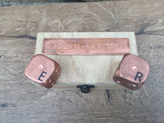 Engraved copper gift, copper gifts, copper dices, engraved dice box, engraved dices, custm dices, copper anniversary gift, 7th anniversary