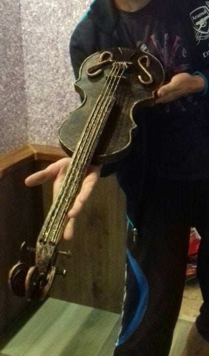 Violin, violin charm, violin gifts, violin art, violin accessories, violin case,violin costume,violin decor,violin display,violin sculpture