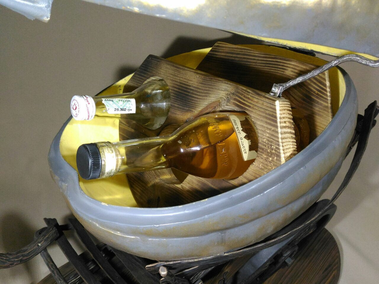 Mini bar, minibar, wine storage crate, wine display, bar organizer, bottle display, red wine, white wine, bar beverage station, wine decor