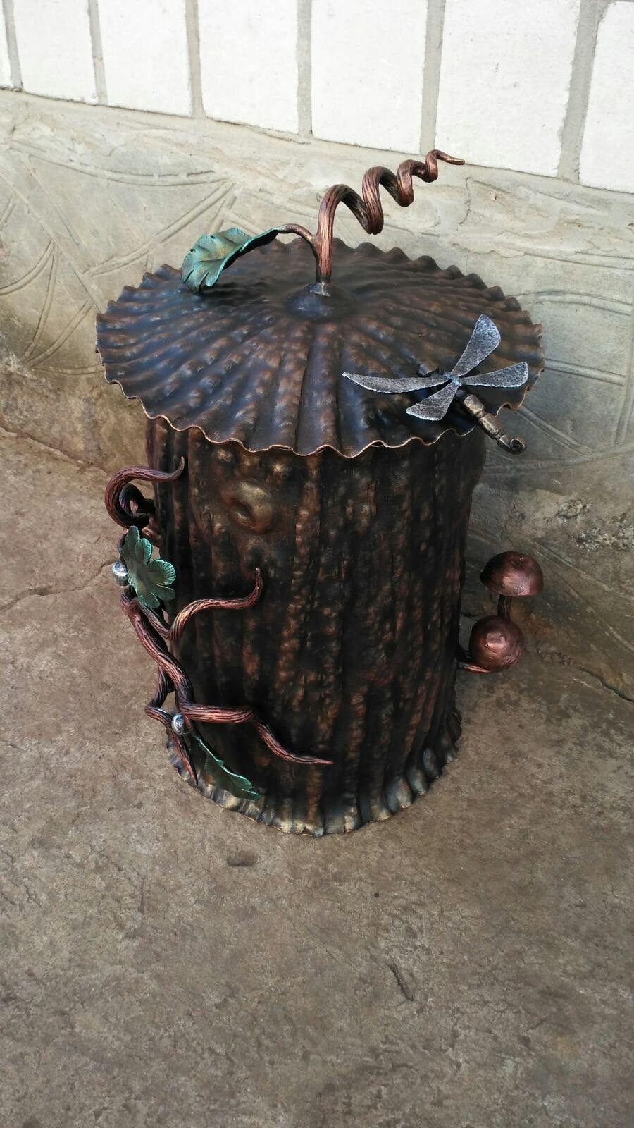 Waste bin, chest, trash bin, trash can, waste basket, garbage can, storage box, garbage bin, jewelry chest, metal trash can, metal trash bin