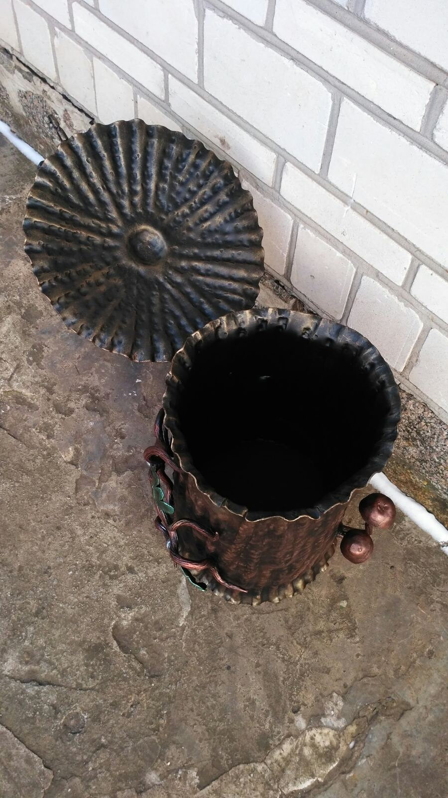 Waste bin, chest, trash bin, trash can, waste basket, garbage can, storage box, garbage bin, jewelry chest, metal trash can, metal trash bin