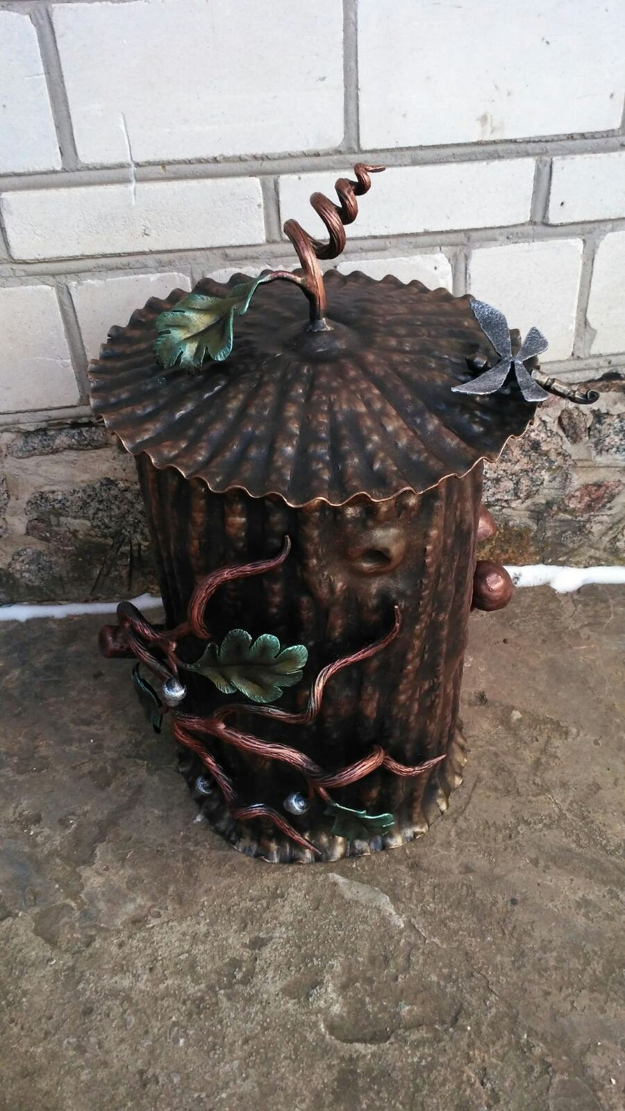 Waste bin, chest, trash bin, trash can, waste basket, garbage can, storage box, garbage bin, jewelry chest, metal trash can, metal trash bin