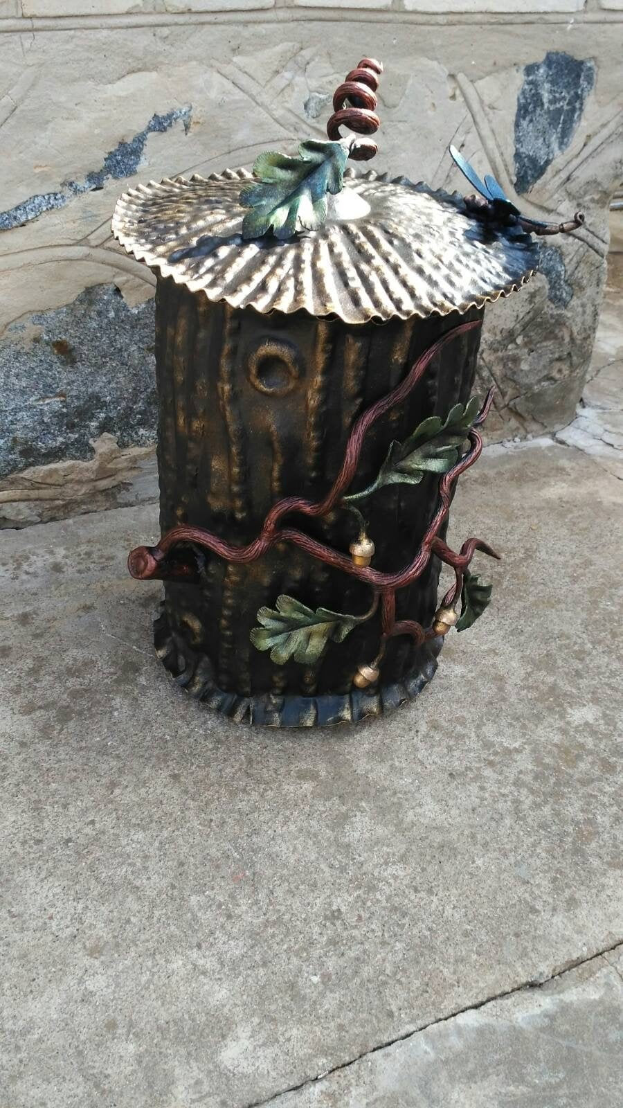 Waste bin, chest, trash bin, trash can, waste basket, garbage can, storage box, garbage bin, jewelry chest, metal trash can, metal trash bin
