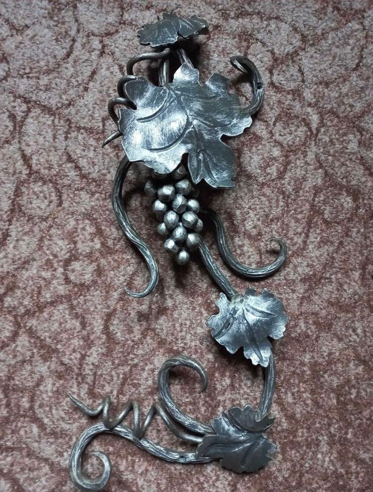 Grapes, grapevine, vine, wine decor, wine cellar, wine lover, bar, restaurant, thanksgiving day, autumn, wreath,harvest,Christmas,iron gift
