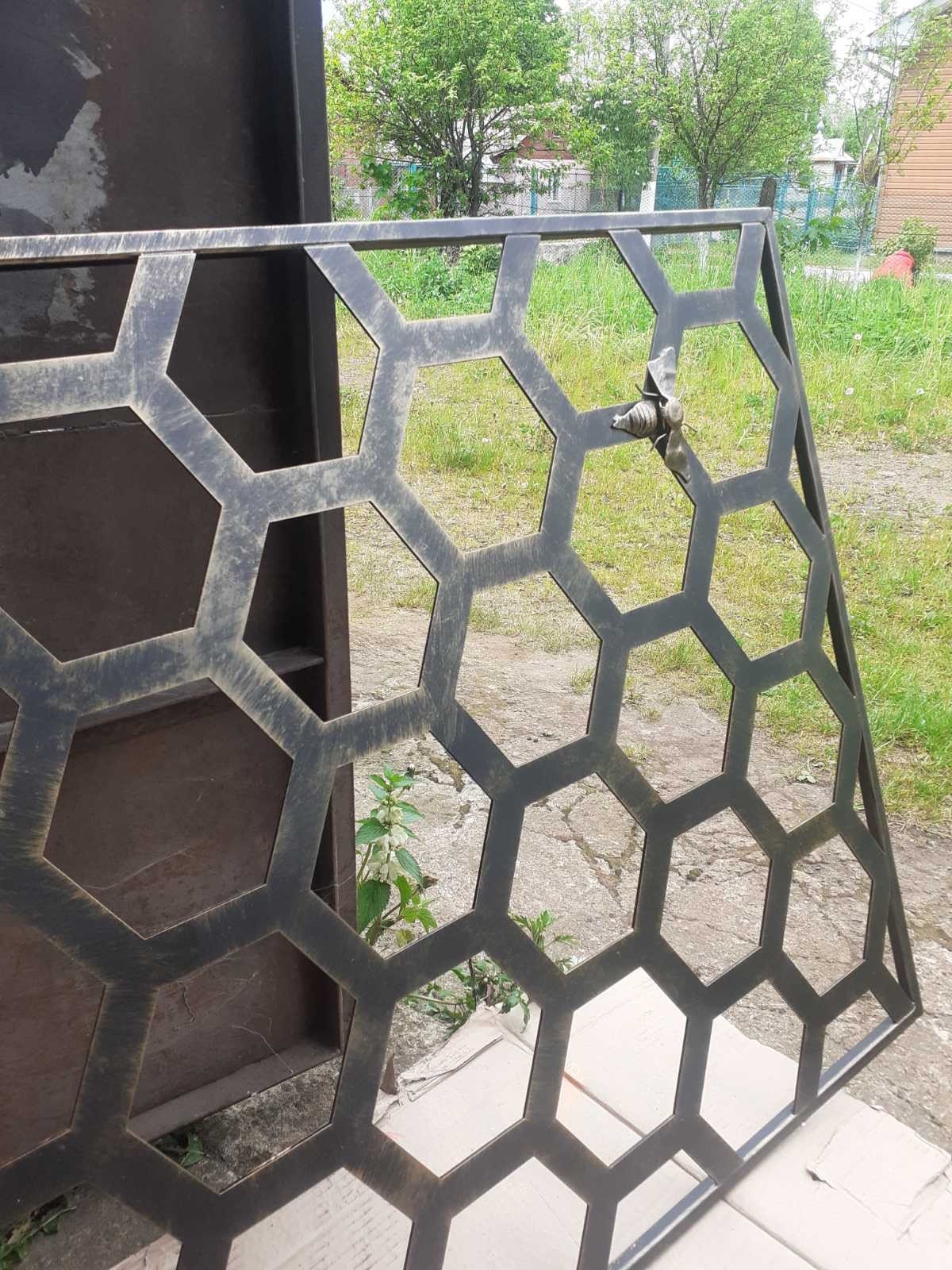 Fireplace screen, honeycomb, honey, bee, groomsman, mens gift, Fathers Day, Christmas, new house, anniversary, fireplace, wedding, firewood