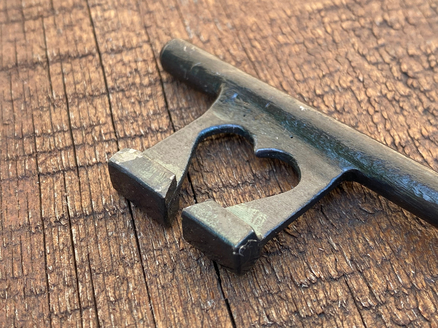 Personalized key, heart, key, 6th anniversary, iron gift, steel gift, iron anniversary, birthday, Christmas, castle, Middle Ages, man cave