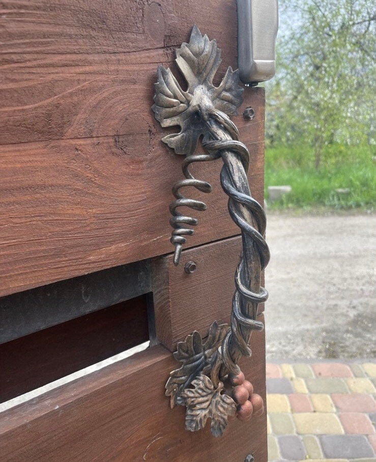 Door handle, gate, wicket, entrance, door pull, barn, Thanksgiving, grapes, grapevine, porch, hinge, Christmas, birthday, anniversary, wine