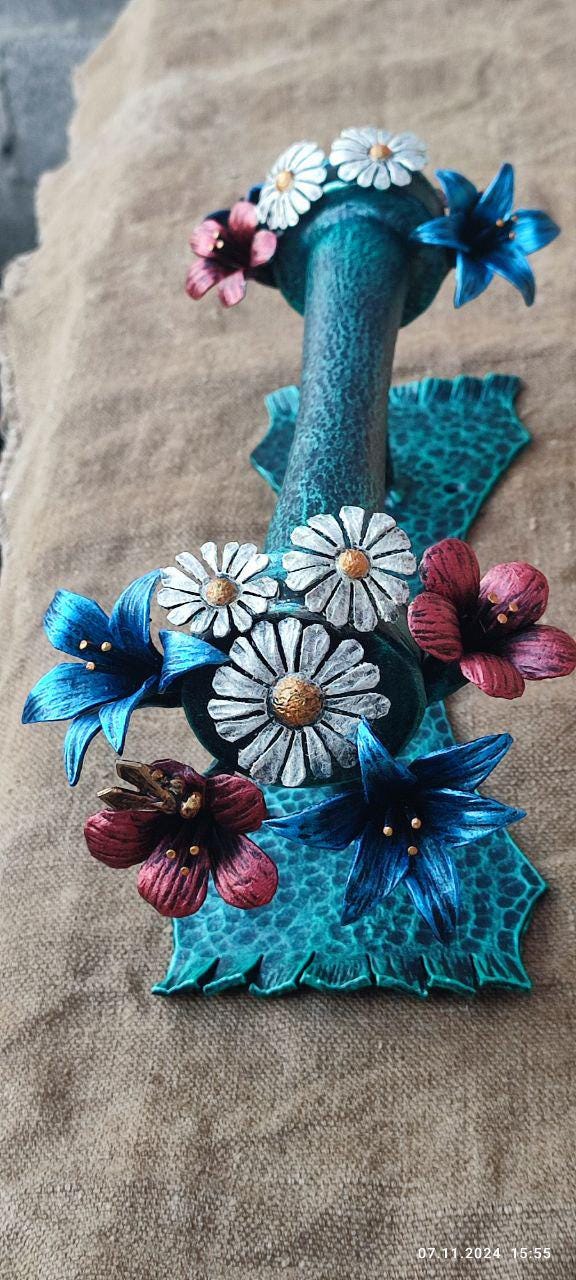 Door handle, flowers, door pull, garden, barn, Thanksgiving, door hardware, Christmas, birthday, anniversary, renovation, bouquet, floral