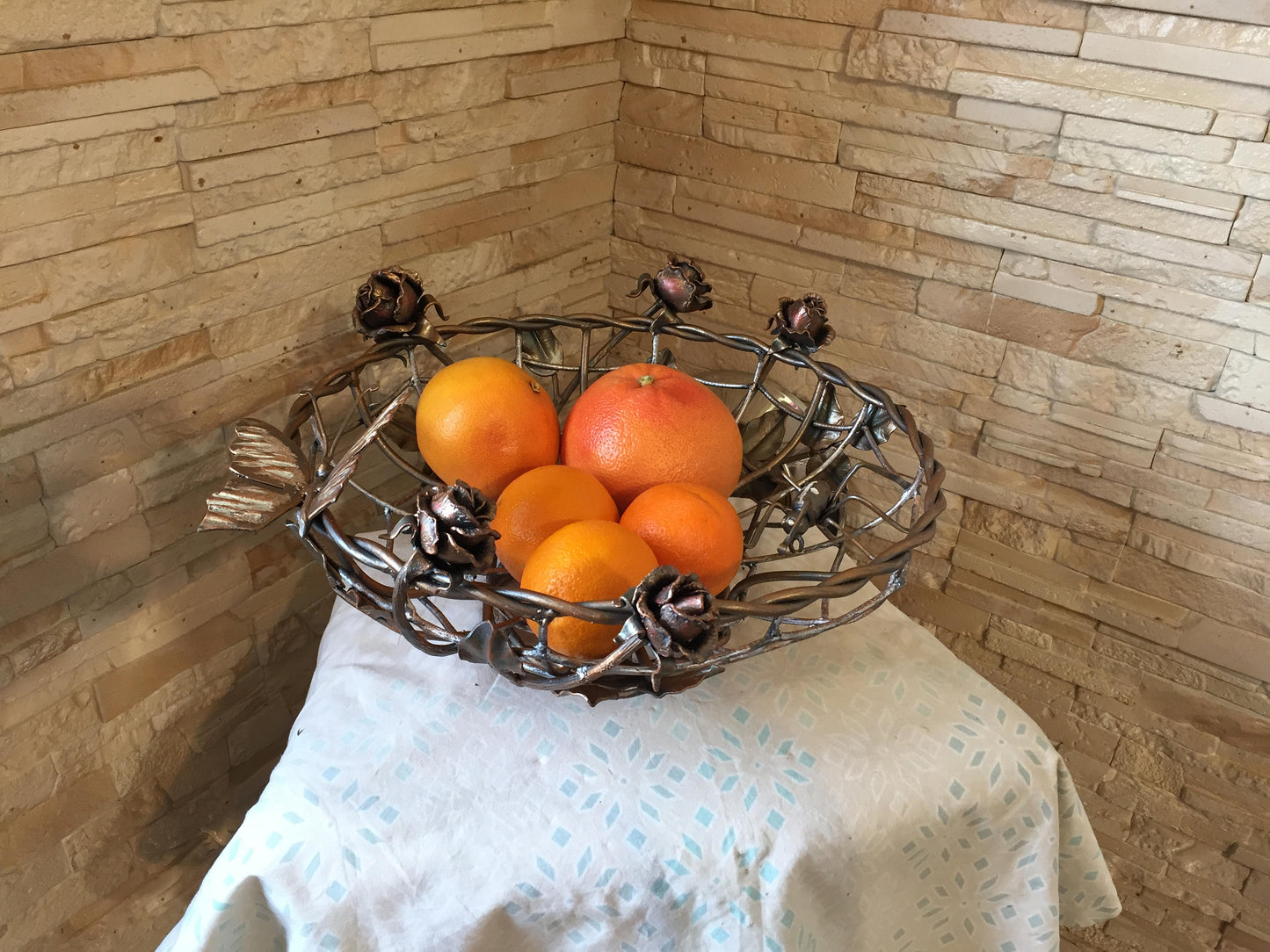 Forged fruit bowl, metal fruit plate, veggie tray, vegetable tray, fruit tray, fruit holder, kitchen basket, eggs basket, picnic, BBQ, bins