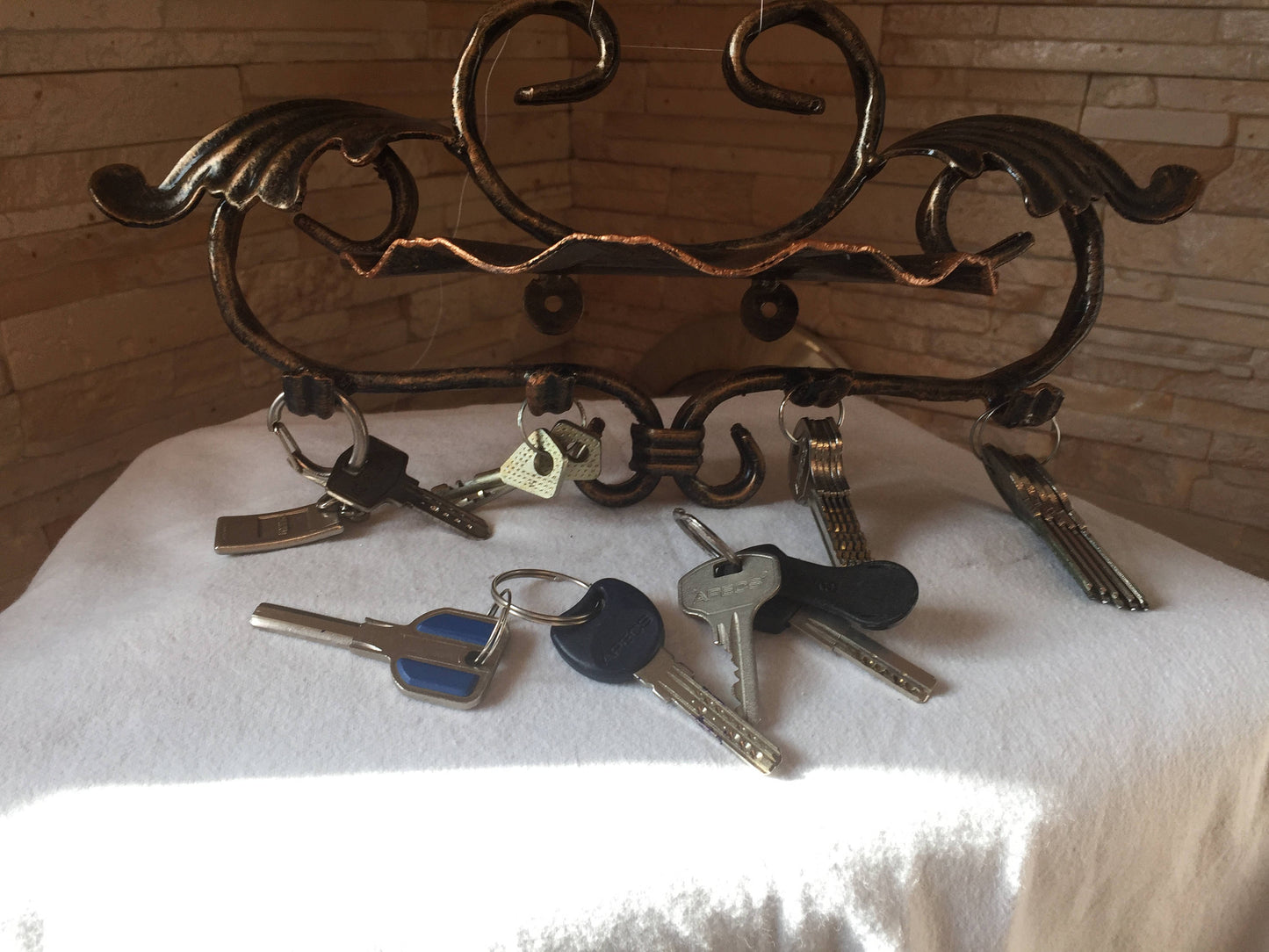 Key holder for wall, metal key hanger, wall key holder, key hook rack, key holder with shelf, key organizer, key case, key stand, forged key