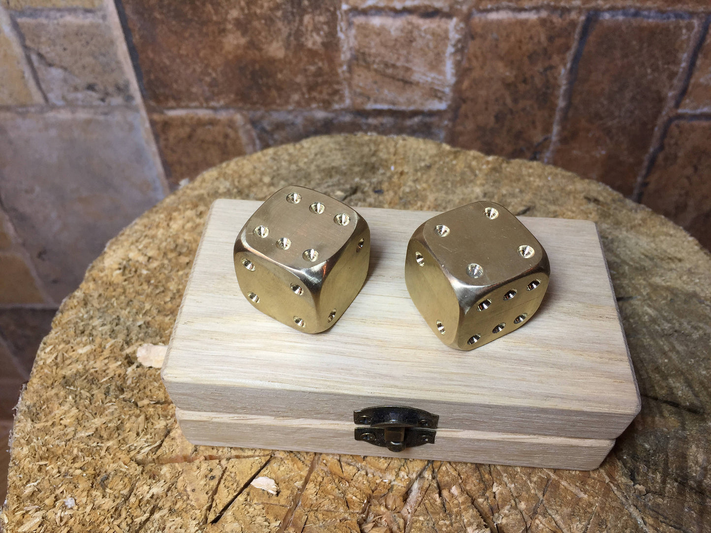 Bronze dices with dice box, engraved dice box, personalized dice box,dice games,wooden box for dices,tabletop gaming,board games,bronze gift