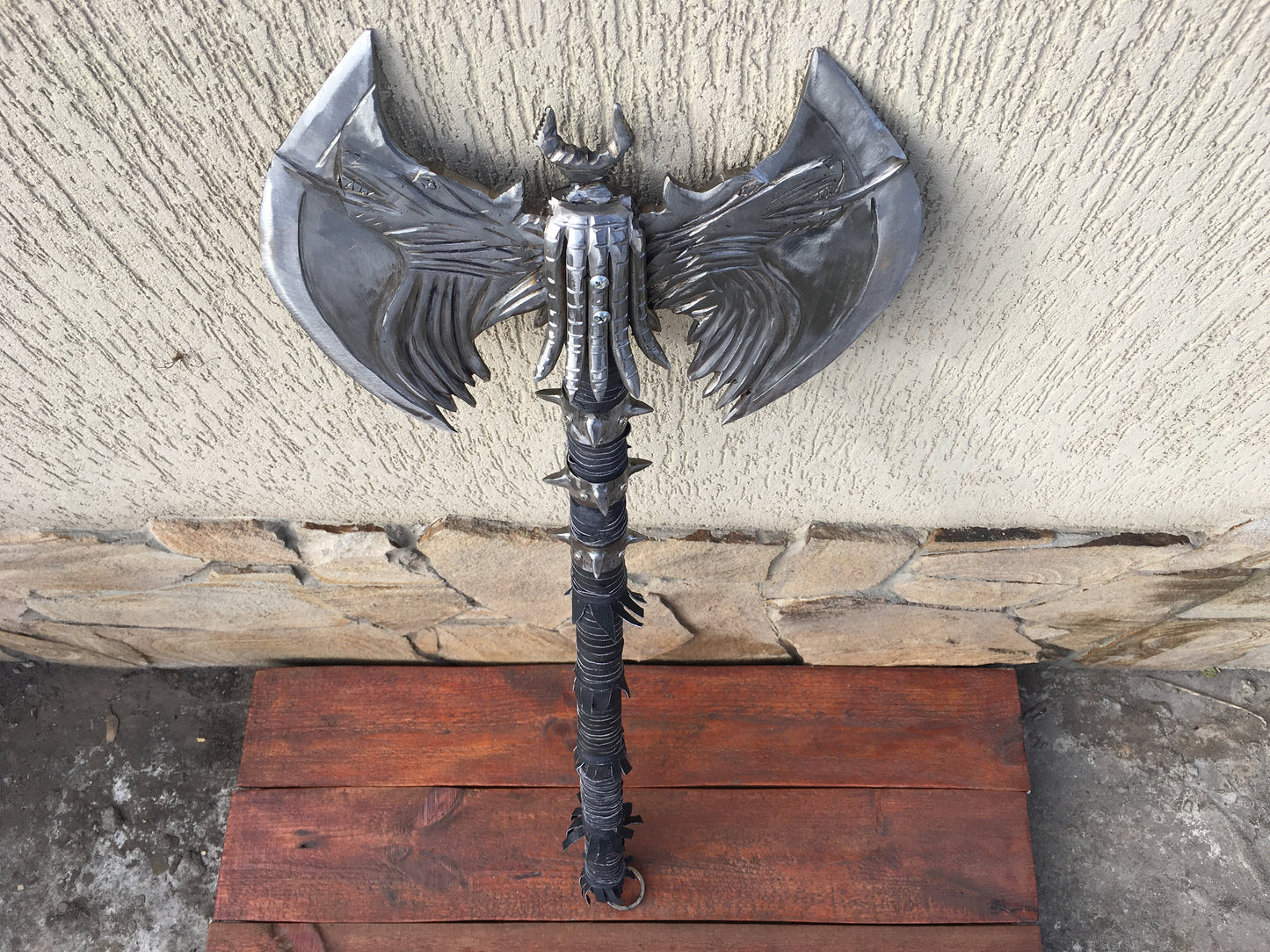 Rueful axe, skyrim axe, skyrim cosplay, skyrim prop, skyrim armor, cosplay, costume, replica. The Elder Scrolls, Daedric, viking axe, axe