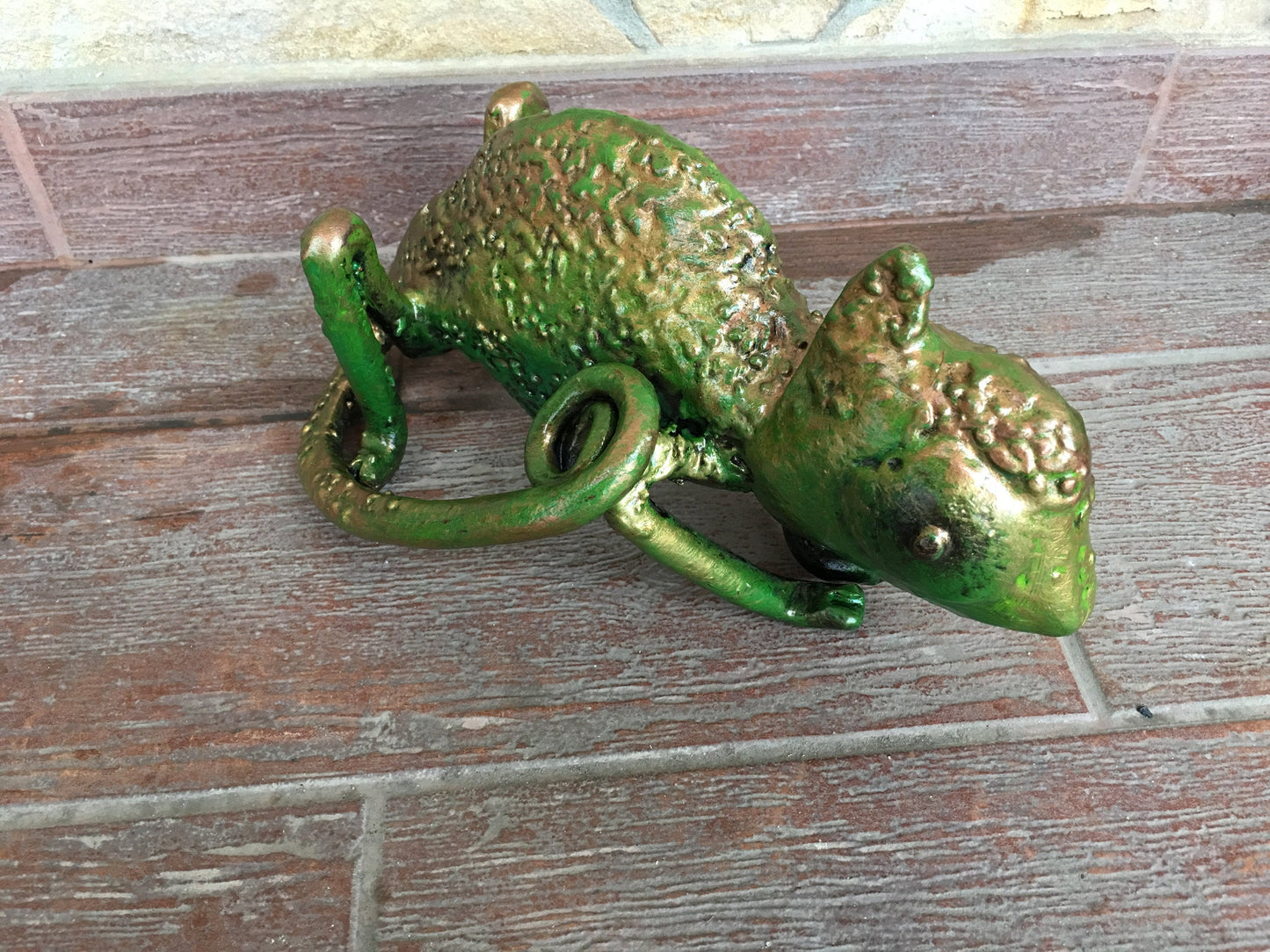 Chameleon, chameleon charm, chameleon art, amimal, chameleon accessories, chameleon costume, chameleon figures, chameleon statue,animal gift