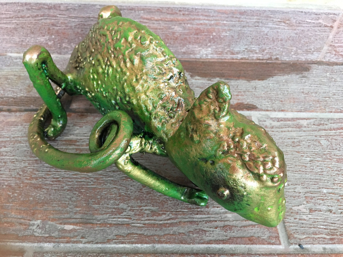 Chameleon, chameleon charm, chameleon art, amimal, chameleon accessories, chameleon costume, chameleon figures, chameleon statue,animal gift