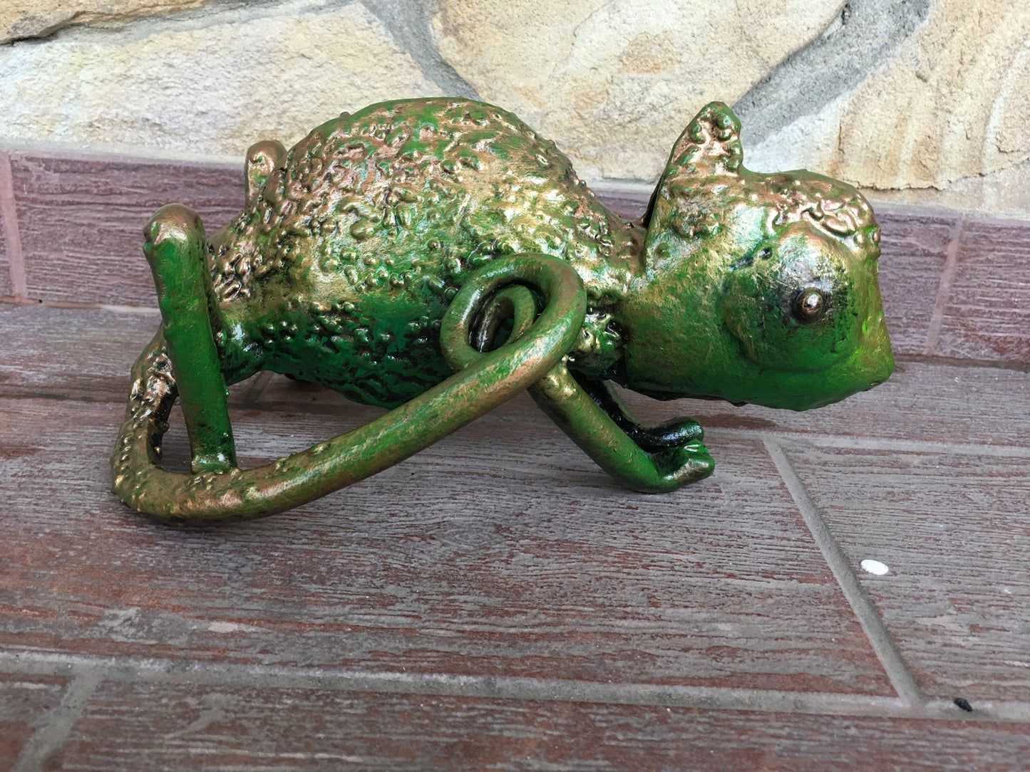 Chameleon, chameleon charm, chameleon art, amimal, chameleon accessories, chameleon costume, chameleon figures, chameleon statue,animal gift