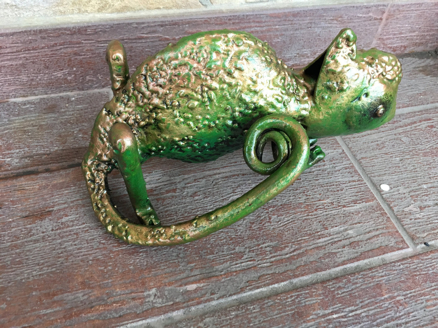 Chameleon, chameleon charm, chameleon art, amimal, chameleon accessories, chameleon costume, chameleon figures, chameleon statue,animal gift