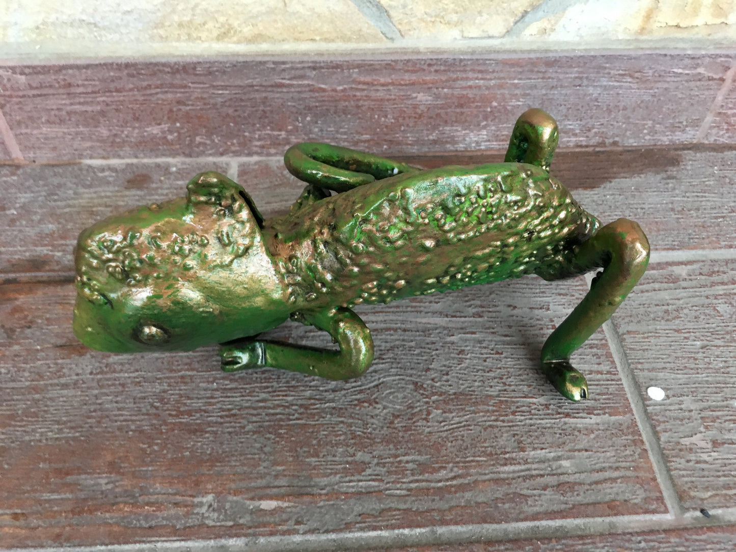 Chameleon, chameleon charm, chameleon art, amimal, chameleon accessories, chameleon costume, chameleon figures, chameleon statue,animal gift