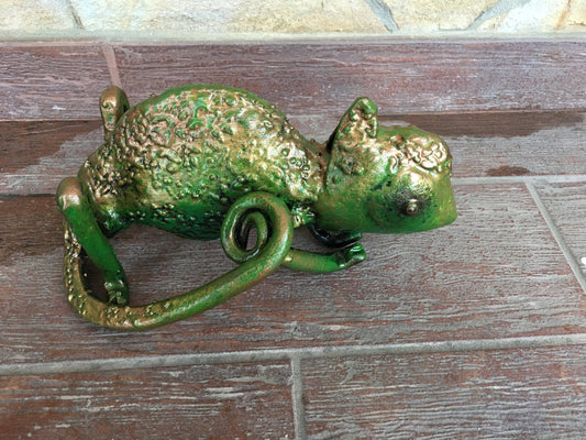 Chameleon, chameleon charm, chameleon art, amimal, chameleon accessories, chameleon costume, chameleon figures, chameleon statue,animal gift