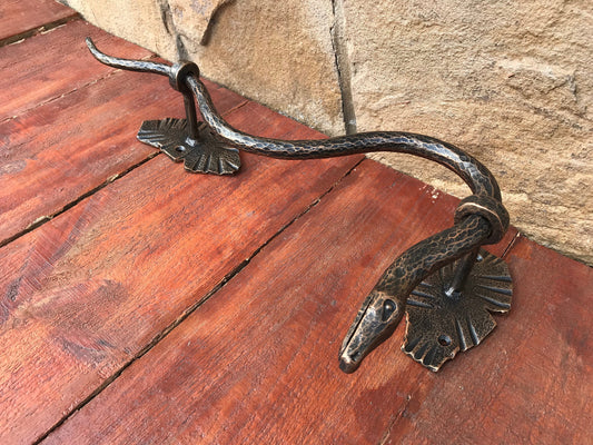 Snake door handle, snake door knocker, barn door handle, shed door handle, barn door pull, door pull, snake decor, iron snake, snake lover