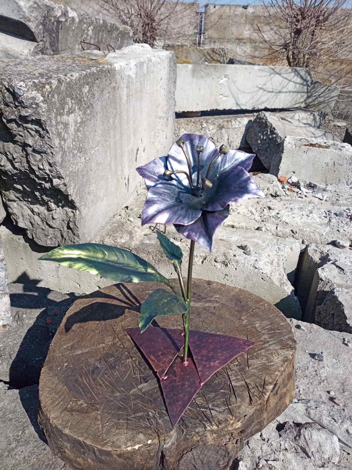 iron lily flower Hand forged lily 30 cm