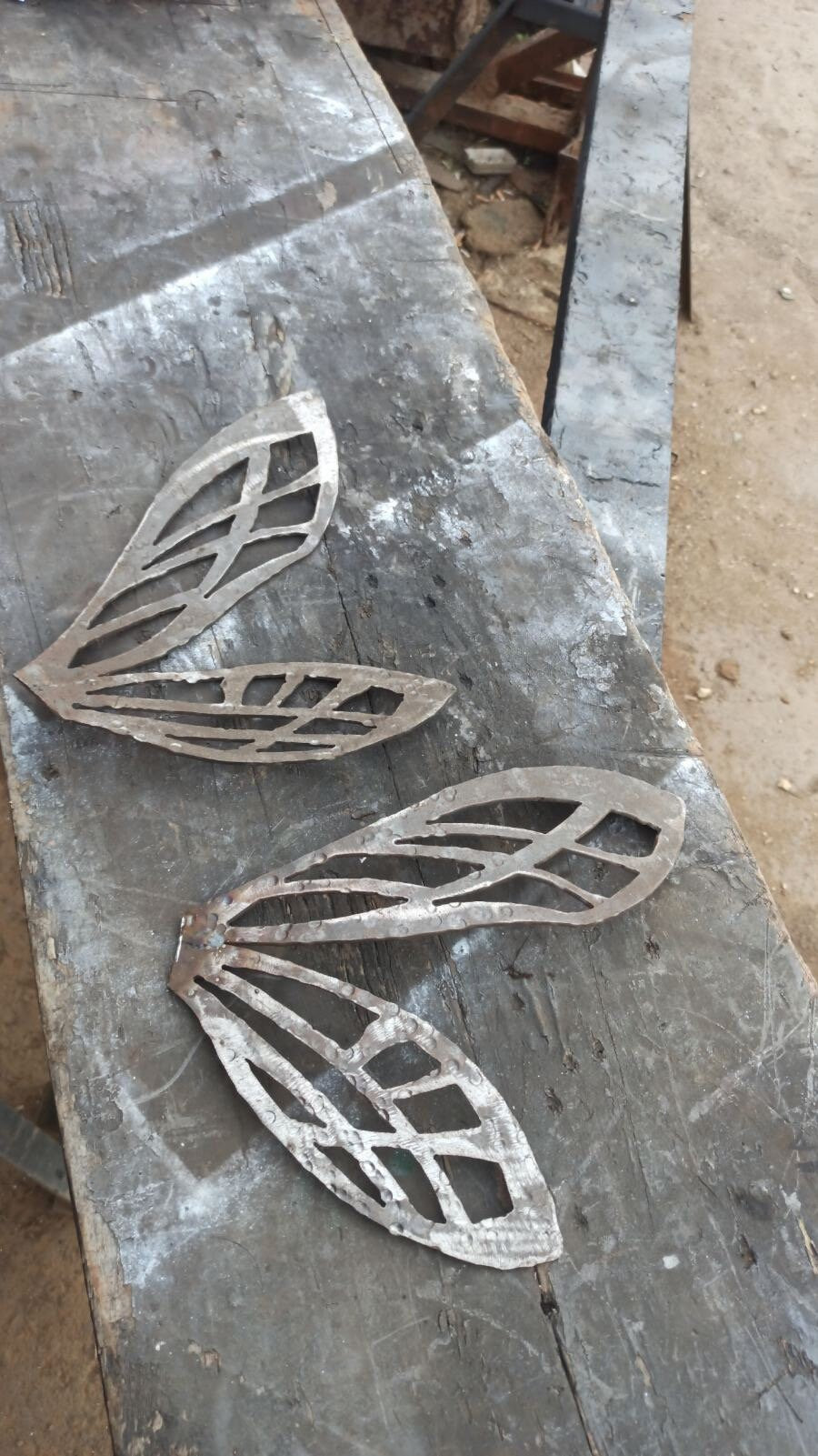 Dragonfly, iron gift, steel gift, steel anniversary, iron anniversary, insect, garden, yard, fence, mother, grandma, oma, mailbox, Christmas