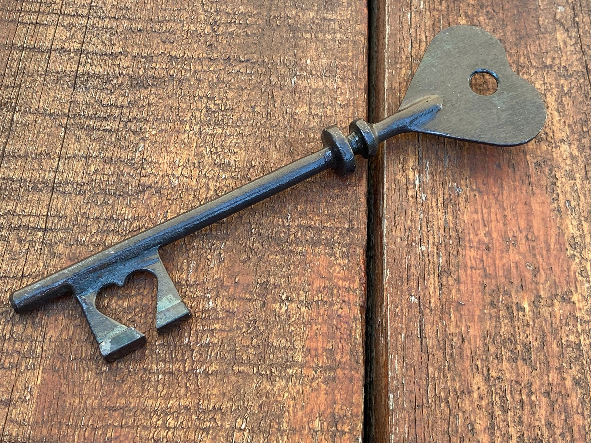 Personalized key, heart, key, 6th anniversary, iron gift, steel gift, iron anniversary, birthday, Christmas, castle, Middle Ages, man cave